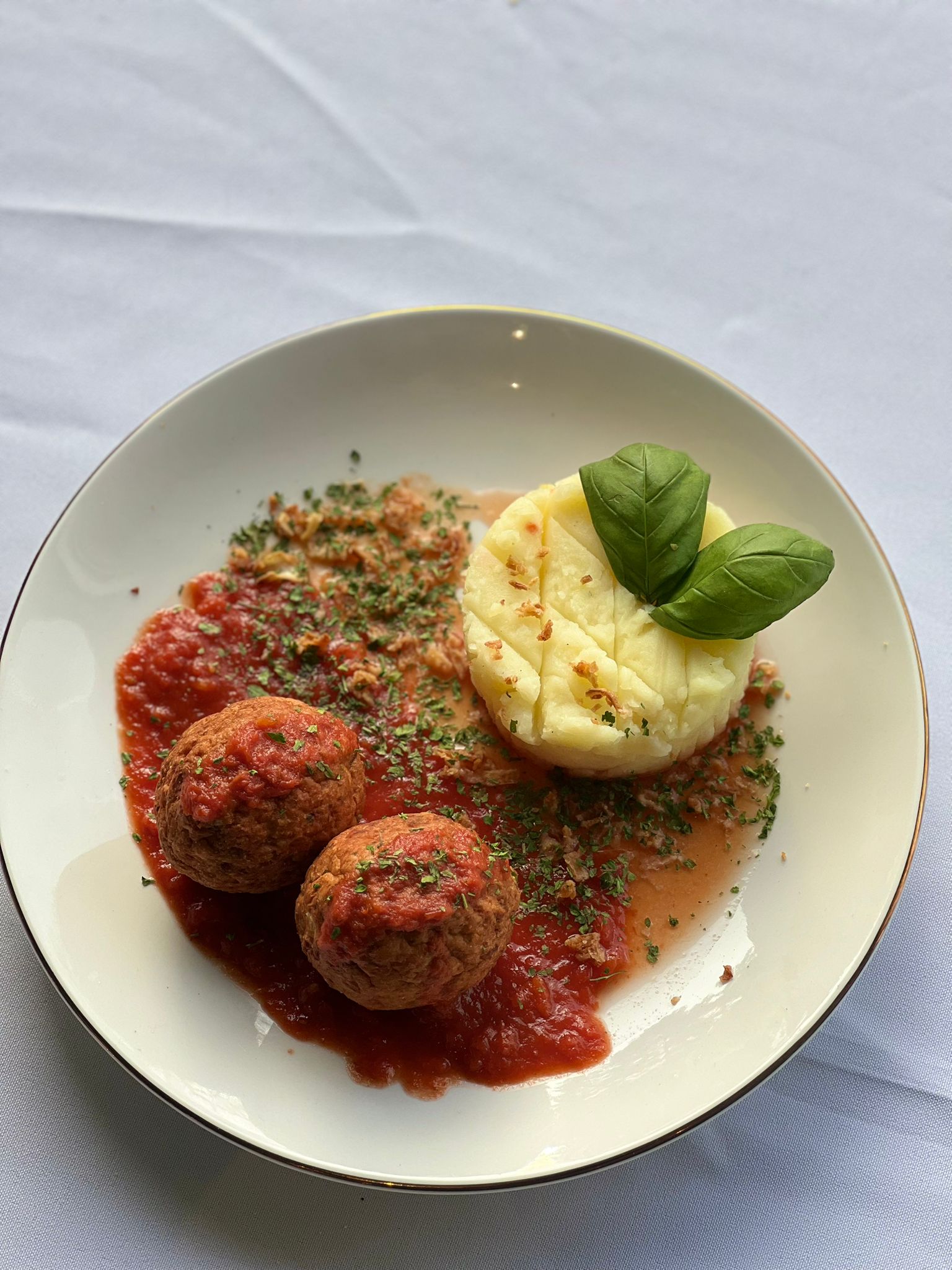 WhatsApp Image 2025-11-12 at 15.37.46 (1)